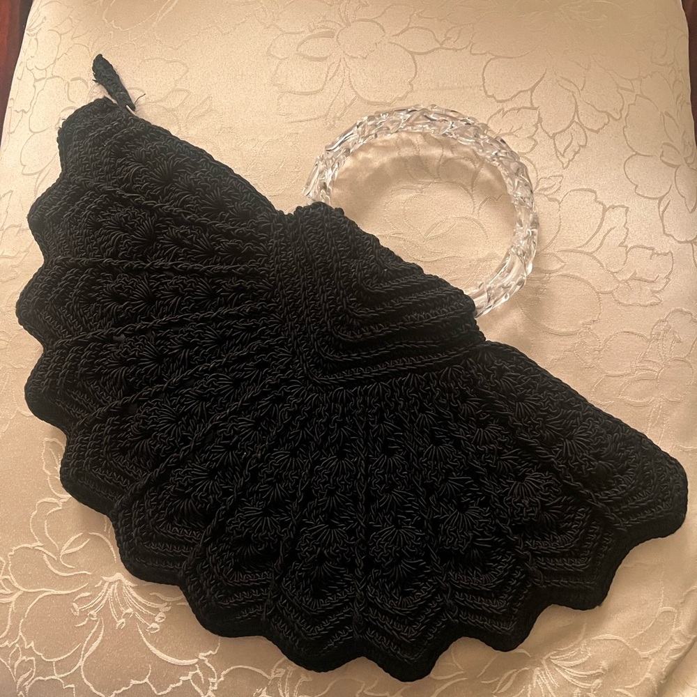 Vintage black cotton crochet fan shape purse-sturdy plastic handles. zipper top